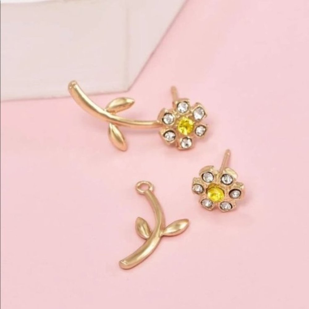 3/$30 NEW CUTE RHINESTONE FLOWER STUD EARRINGS